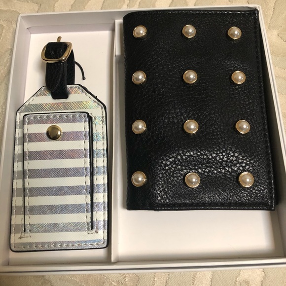 Neiman Marcus Accessories - Neiman Marcus Luxury Passport Case & Luggage Tag